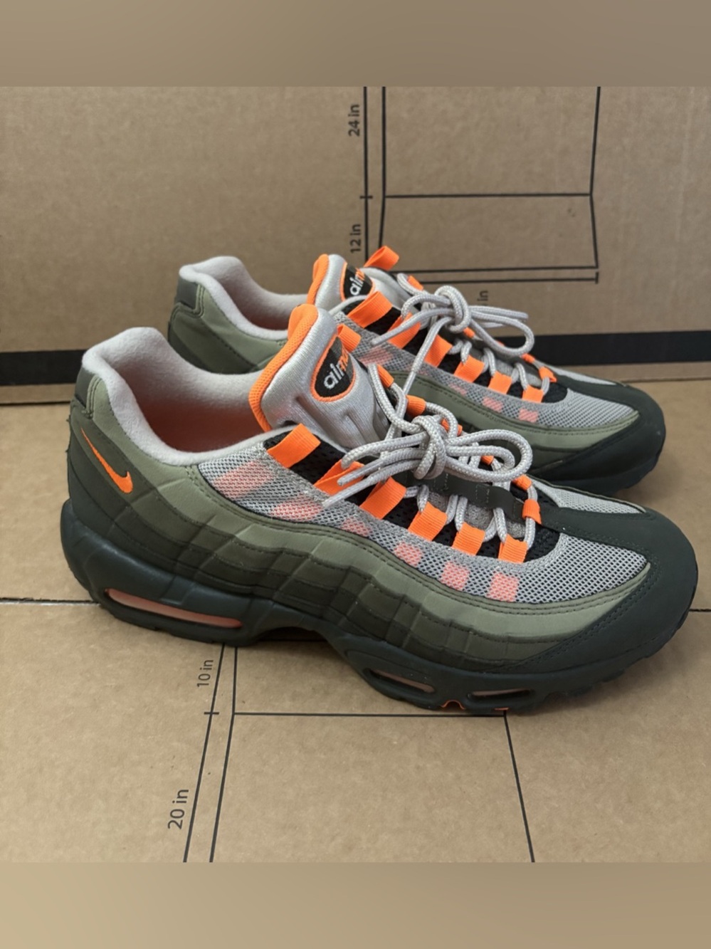 Nike 2018 Air Max 95 AT2865-200 Men's Size 9.5